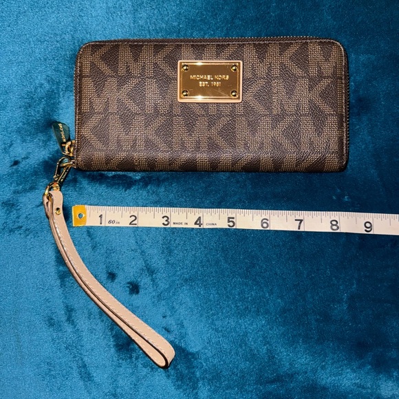 Michael Kors Jet Set Travel Logo Wallet - Picture 1 of 11